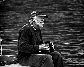 ERWAN BARZH ERWAN BARZH. Brama cuanto quieras, mar, o bisbisa como un arpa, dice desafiante Erwan Barzh cuando embarca en Dinard para reunirse con Kaoura, su amada y su...