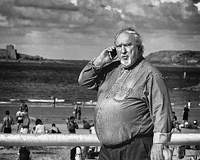 GWENDAL BEREST GWENDAL BEREST. Desde que la brigada de aduanas de Saint-Brieuc, pistola en mano, irrumpió en su palacete acristalado, es al fresco del aire marino que Gwendal...