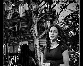 LAETITIA BOUTTIER LAETITIA BOUTTIER. Al enfilar el boulevard de la Madeleine para la entrevista en la agencia, Laetitia Bouttier sabe que sólo mostrándose audaz, útil, bella y...